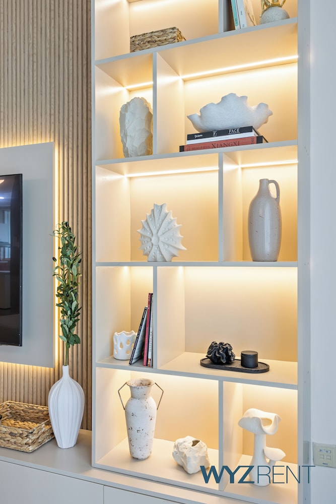 Aegean Charm 2BR Sulafa Tower Marina