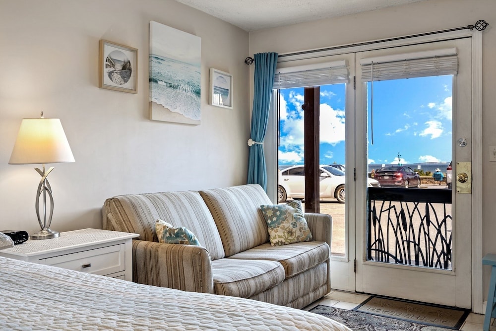 Beachfront Bliss Cozy Studio!