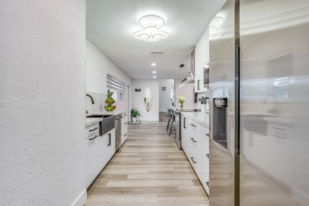 Fox Private Resort- Near Downtown & Beach 8 Bedroom Home