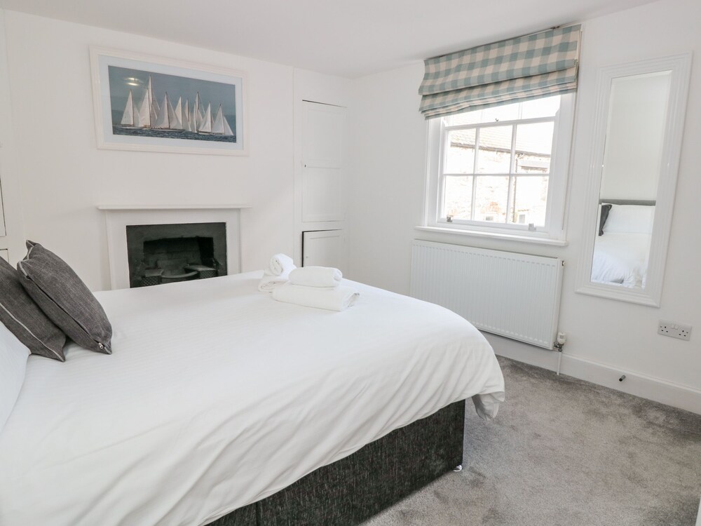 Apartment 2 @ 22 Foss Street view 2