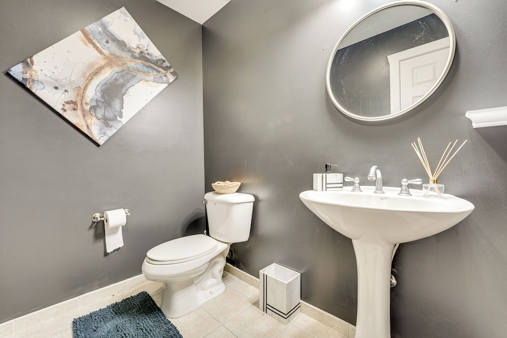 Spacious Family Getaway: 8 Mi to Main St Ann Arbor