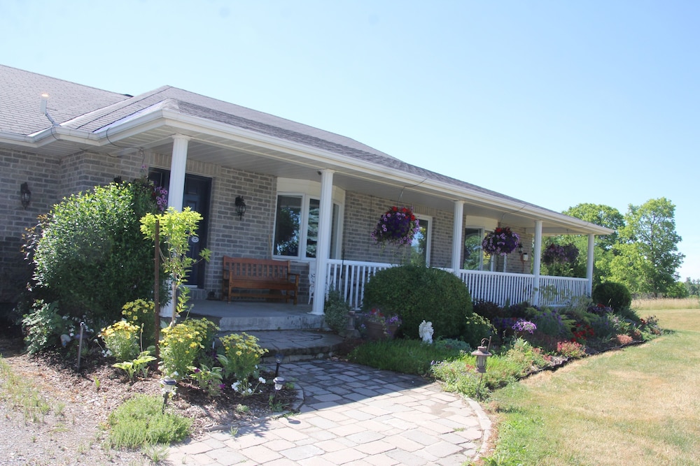 Golden Pathways Retreat and B&B