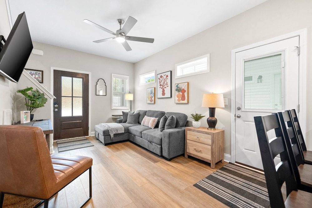 Adam's Downtown Retreat w/ Rooftop Access