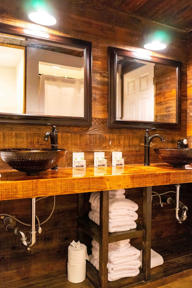 Miners Suite in Shaver Lake