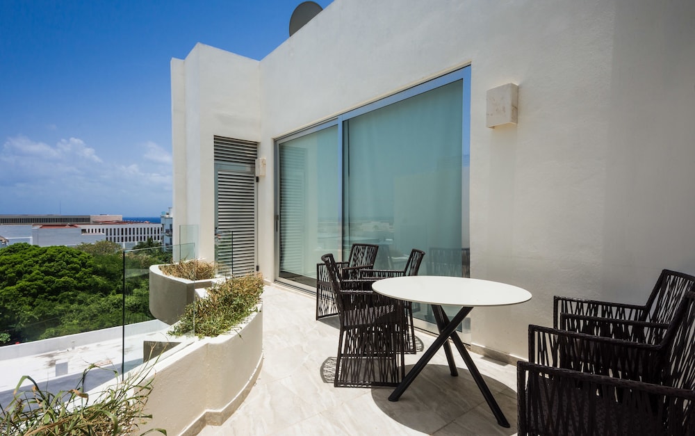 Penthouse Skyline 2BR 2BathR & Balconies