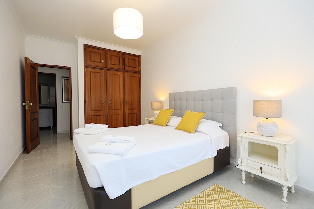C23 - Parkway Entrance Apartment in Lagos
