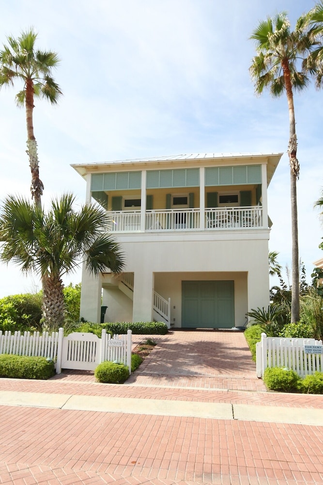 Endless Summer - Private Home 50 Feet To Beach Access 3 Bedroom Home by RedAwning