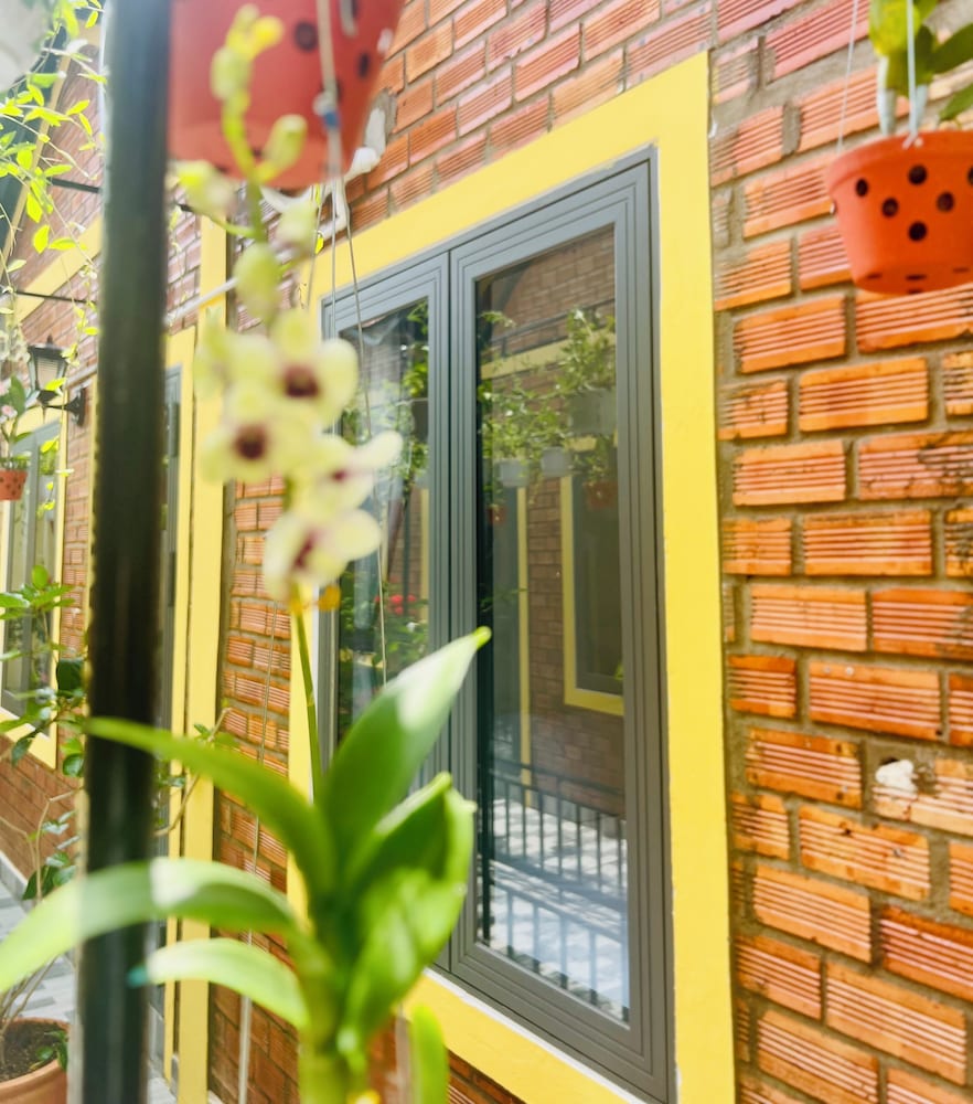 Tween House