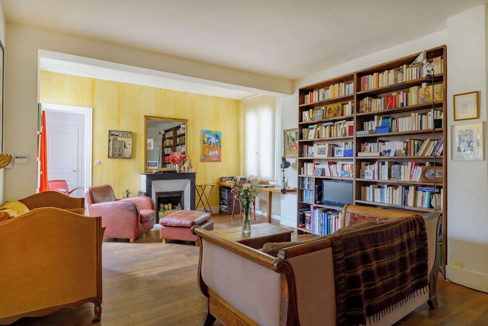 Paris Marais Keller residence