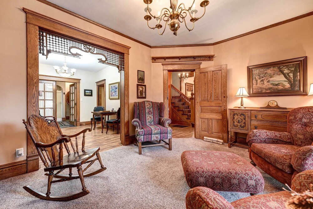 Roomy Vacation Rental in Downtown Fort Wayne! view 2