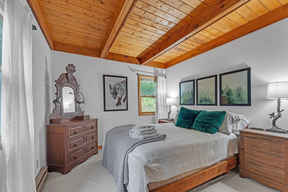 Modern Mountain Retreat Near Dolly Sods & Skiing 3 Bedroom Home
