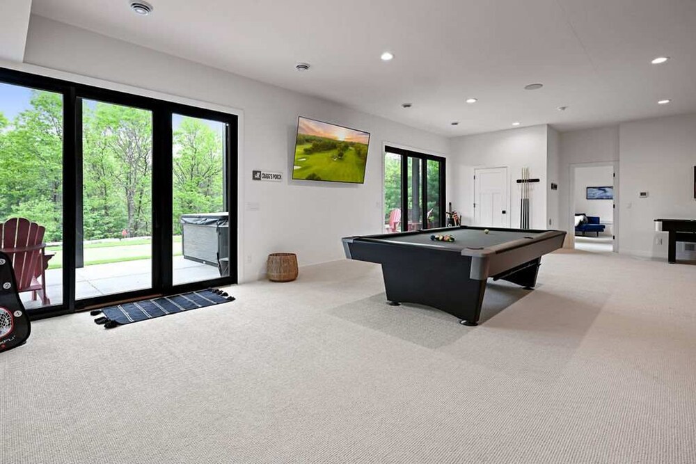 6BR Sand Valley Lodge With Hot Tub Bar Putting Green