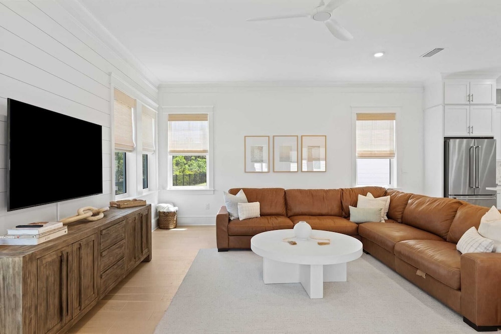Sleeps 20 2 Homes, 9bdr, Arcade Walk to Blue Mountain Beach Access & Eats