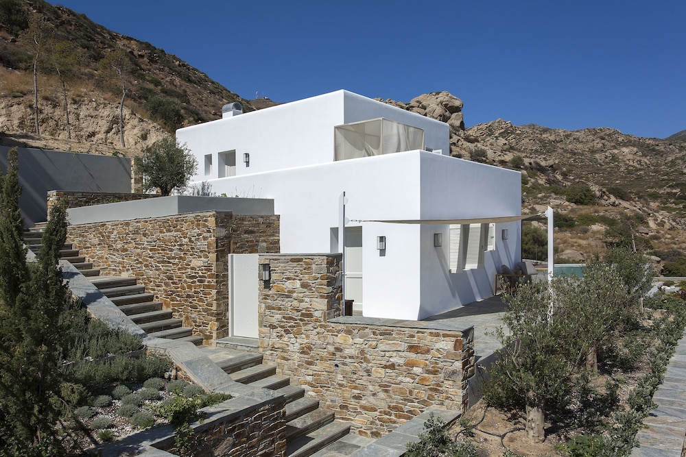Far Out Hotel & Spa