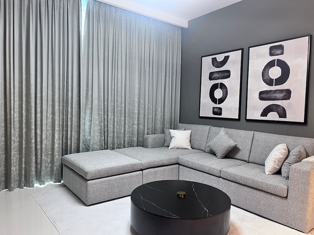 2 Bedroom Flat Beachfront Palm Jumeirah