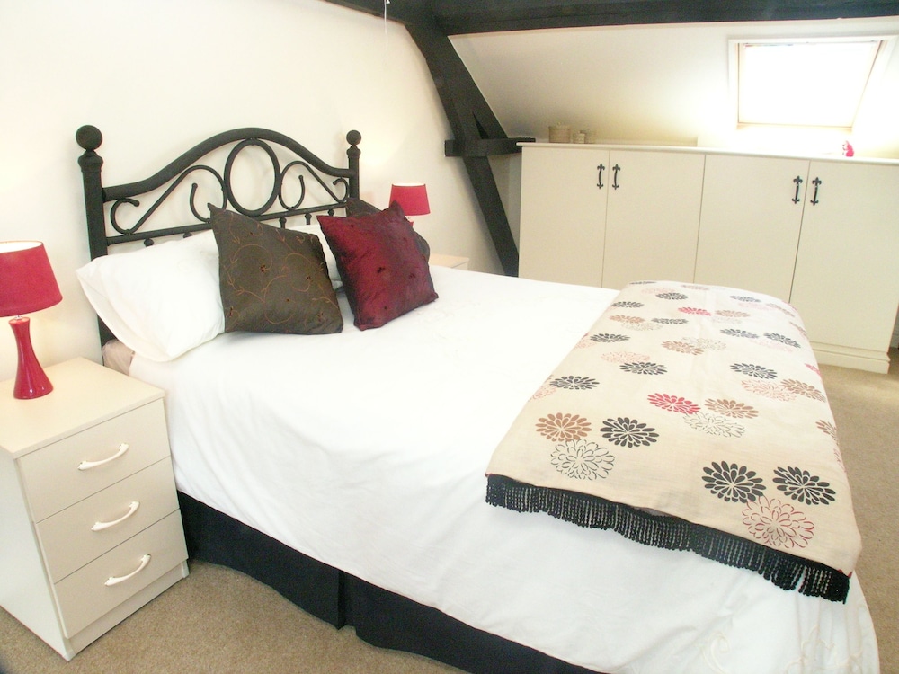 Hamlet Cottage view 3