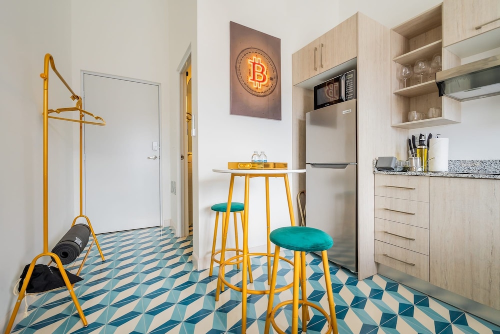 w Radiant Loft w Fabulous Deco in Santa Ana