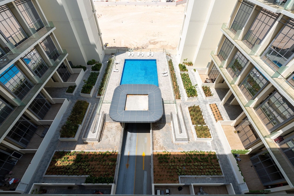 Urban 1BR in Masdar City w Pool View Balcony