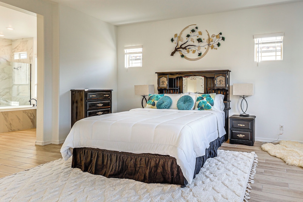 Getaway w/ Fenced Yard: 4 Mi to Phoenix Raceway