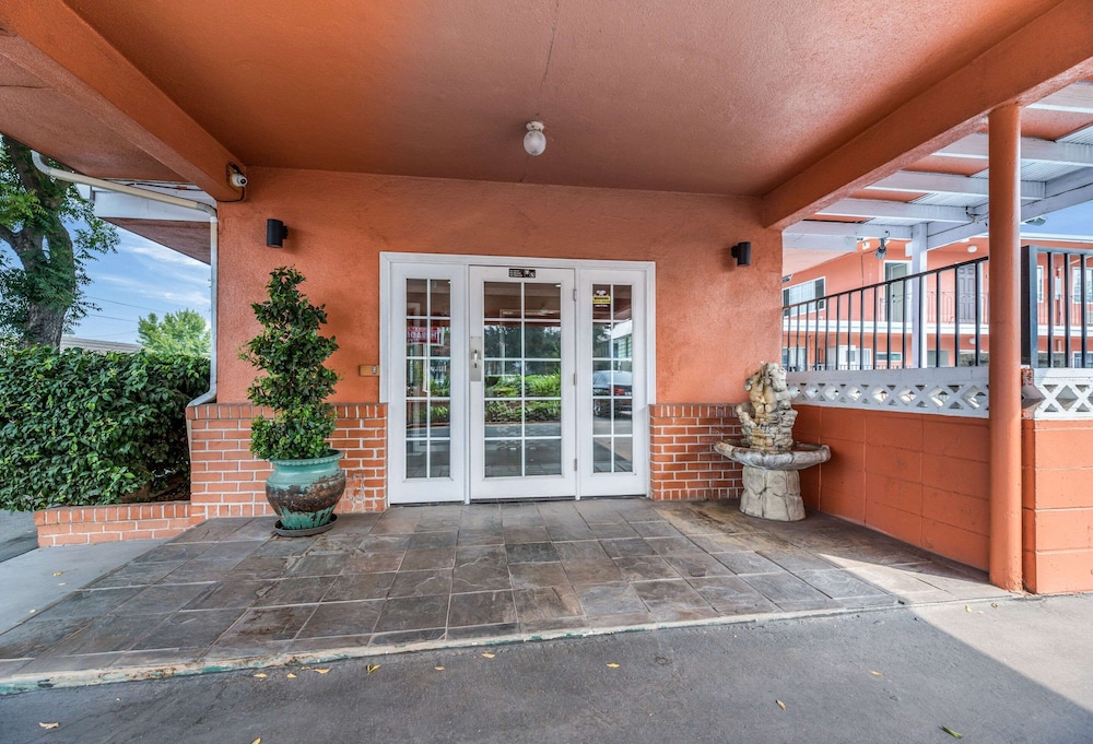 Modesto Vacations - Rodeway Inn - Property Image 4