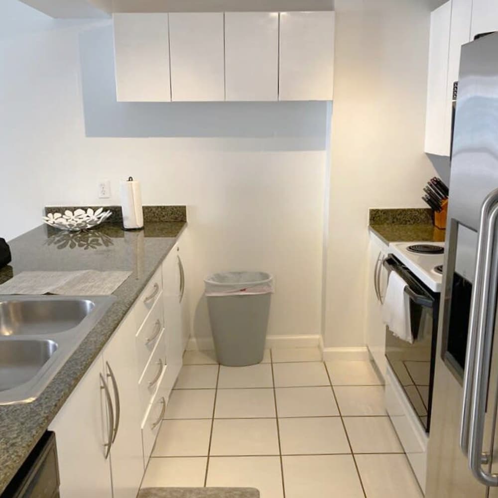 Modern 1-br Condo in Upscale Brickell Locale