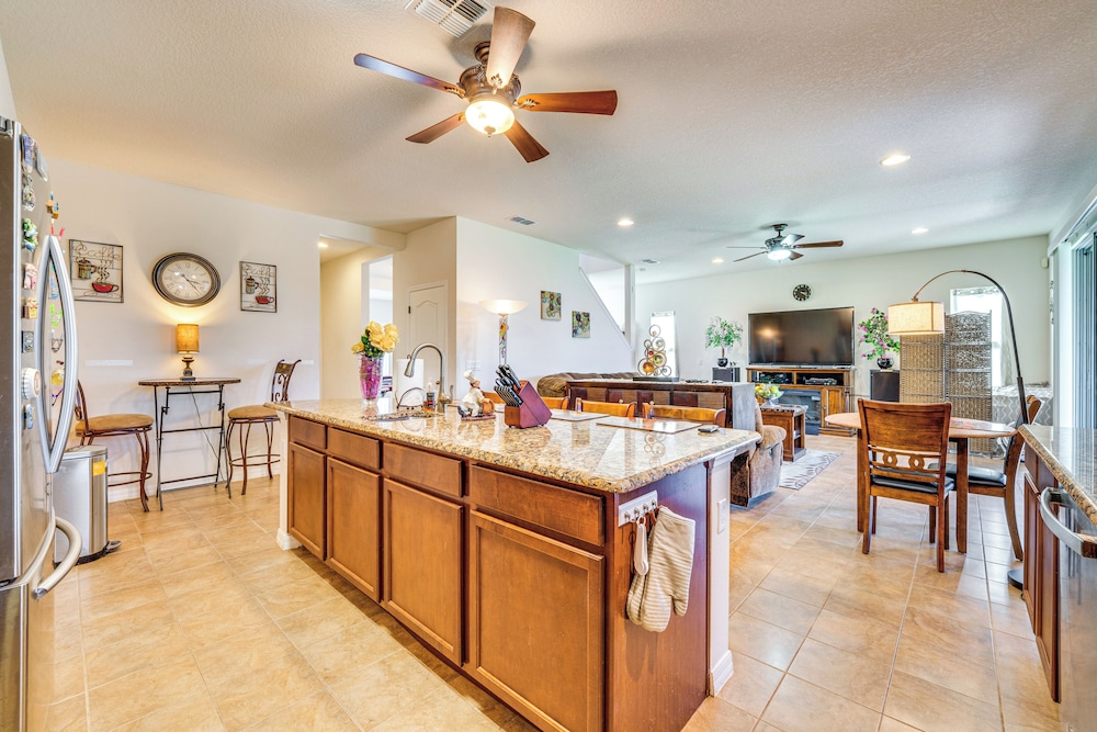 5 Mi to Dtwn Clermont: Family Home w/ Water Views!