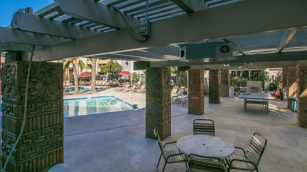 Modern and Sophisticated Old Town Scottsdale Gem!