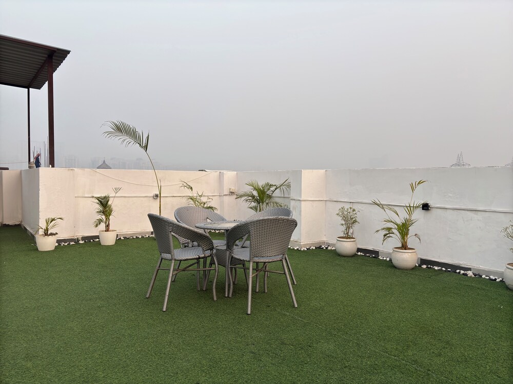 Housr Sector 43 Gurgaon Paras Hospital