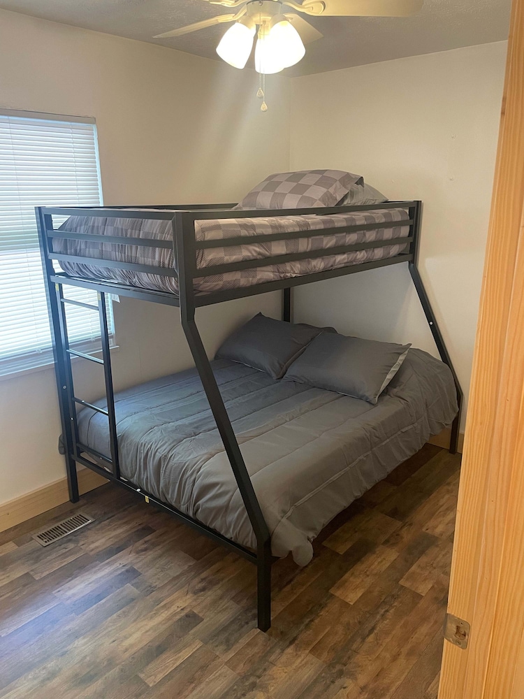 Trail House In Gilbert Sleeps 12