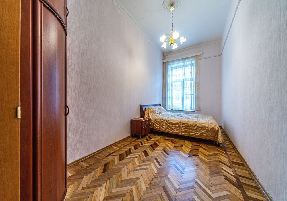 Apartment in the Palace Square view 2