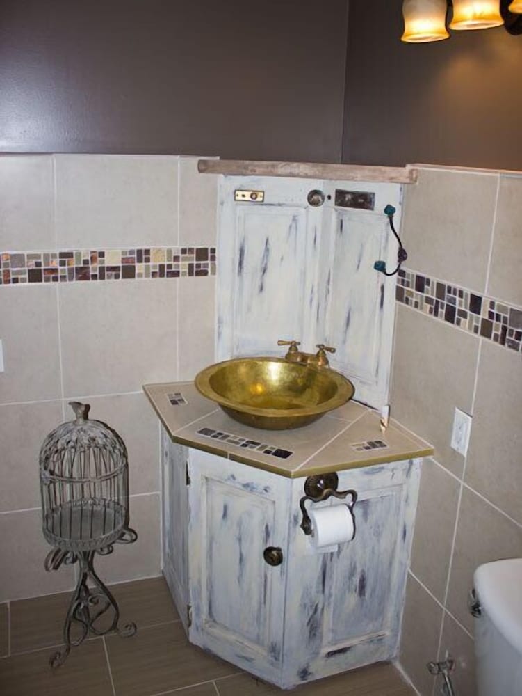 Columbia Gardens Winery and Grape Escape Guesthouse
