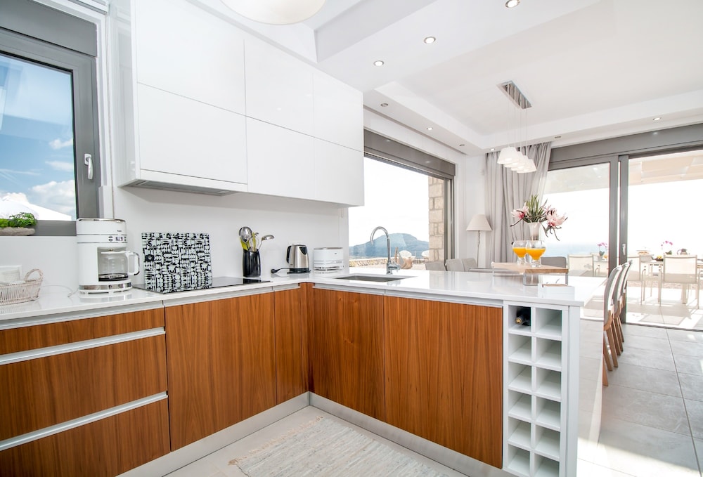 Francis & Gregorys Luxury Villas