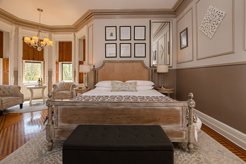 Reynolds Mansion B&B