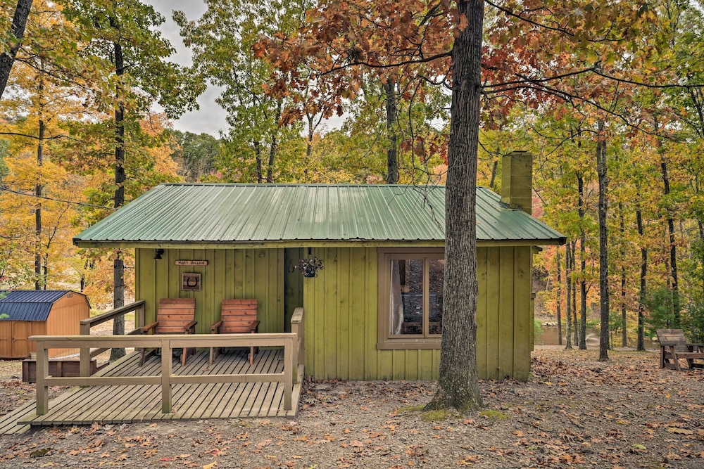 'matt Dillon' Cabin ~ 1 Mile to Raystown Lake! view 2