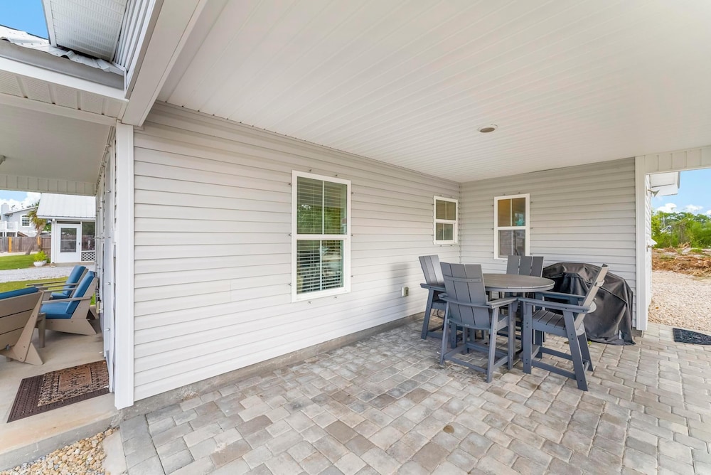 Beach House - Sun-kissed Cottage by PHG