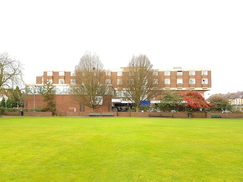 Altrincham Vacations - The Ashley Hotel - Property Image 1