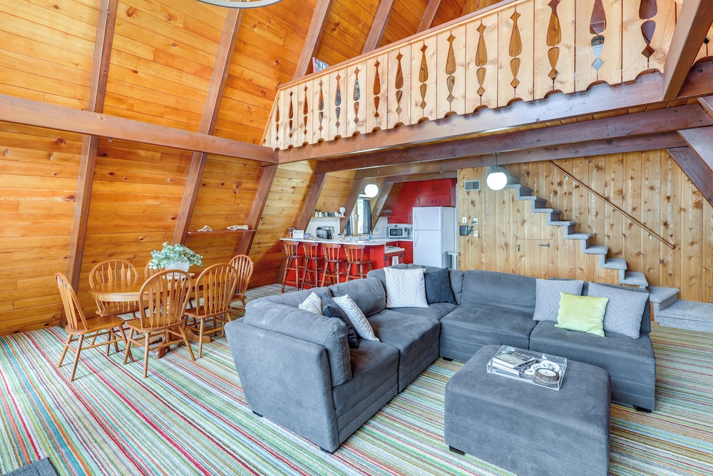 Hot Tub + Fire Pit: Cozy Cabin in Red Lodge!