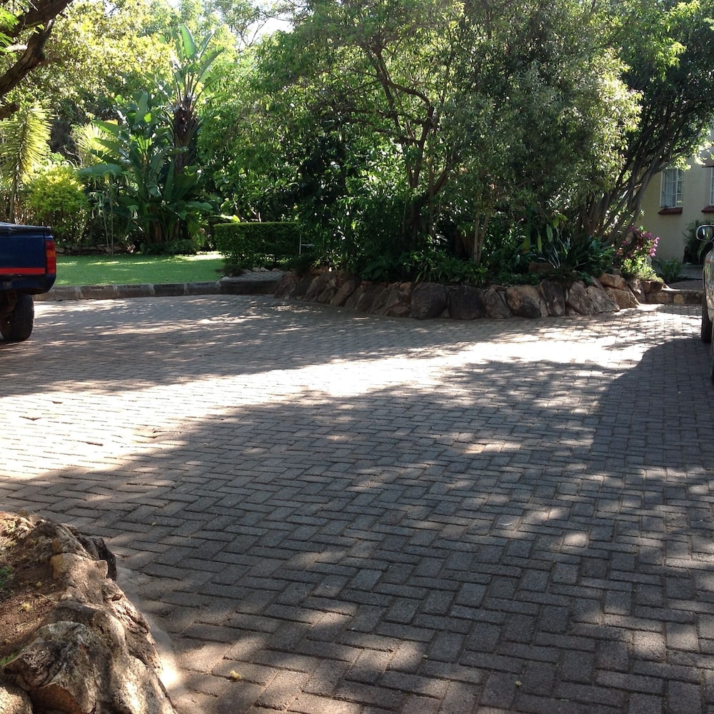 Lynn's Guest House