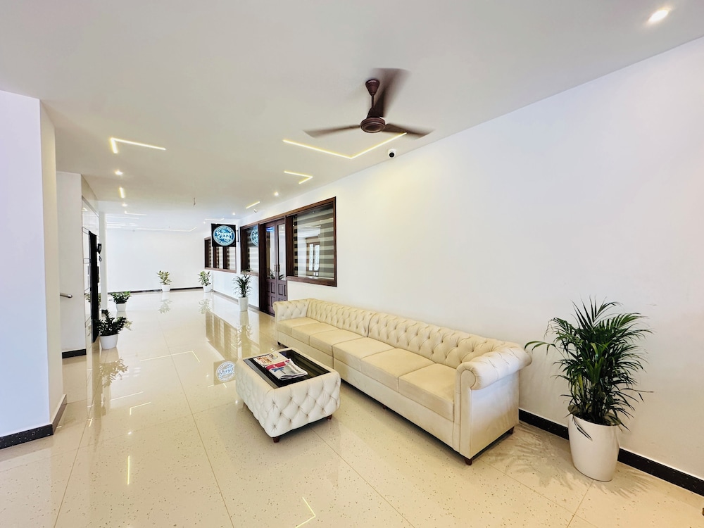 Shambhavi Hotel & Convention Centre