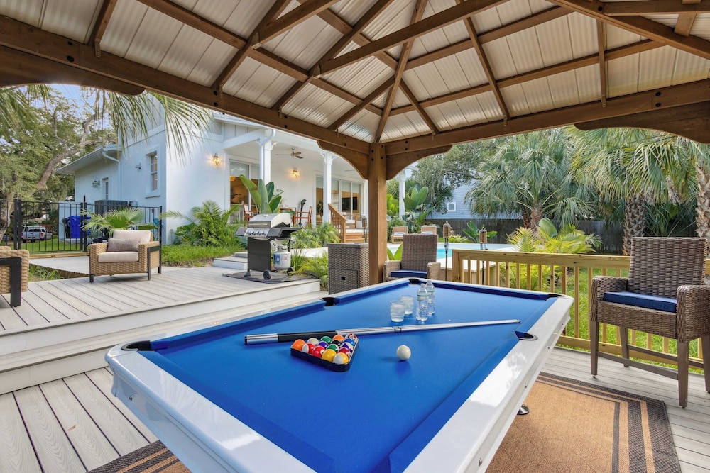 Serenity at Surfside by Avantstay Pool, Porches, Fire Pit & Arcade Near Vilano Beach