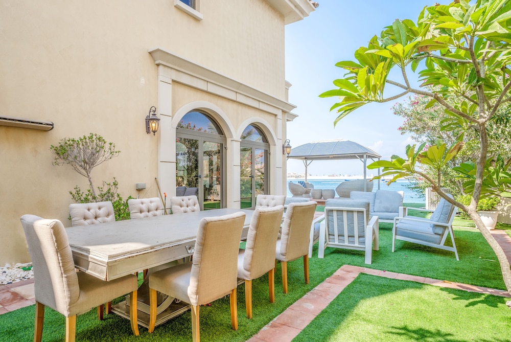 5BR Beach & pool villa in Palm