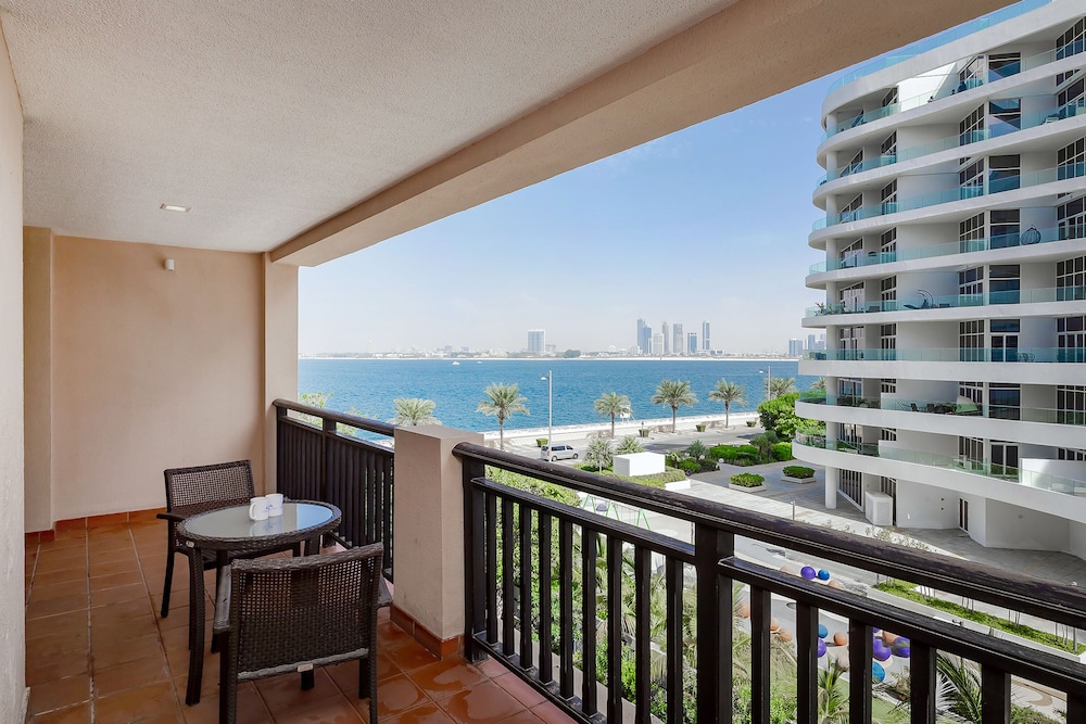 Exotic Apartments at Royal Amwaj