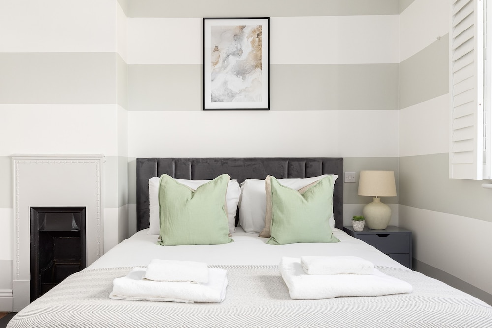 Spacious 3 Bed Flat Putney