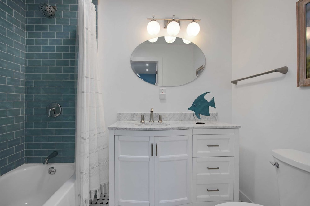 Shem Creek Retreat by Avantstay 10 Mins to Downtown Charleston Yard + Patio