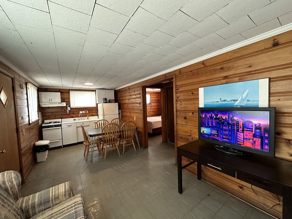 Uncle Toms Cottages - Property Image 12