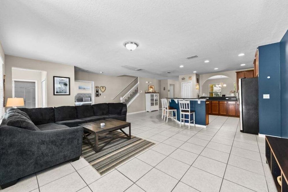 Spacious 6br Villa W/ Private Pool near Disney 6 Bedroom Villa