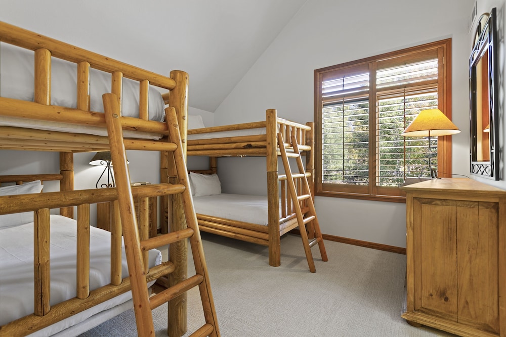 Deer Lake Village at Deer Valley Resort - Four Bedroom Condo with Hot Tub #2478 4 Condo