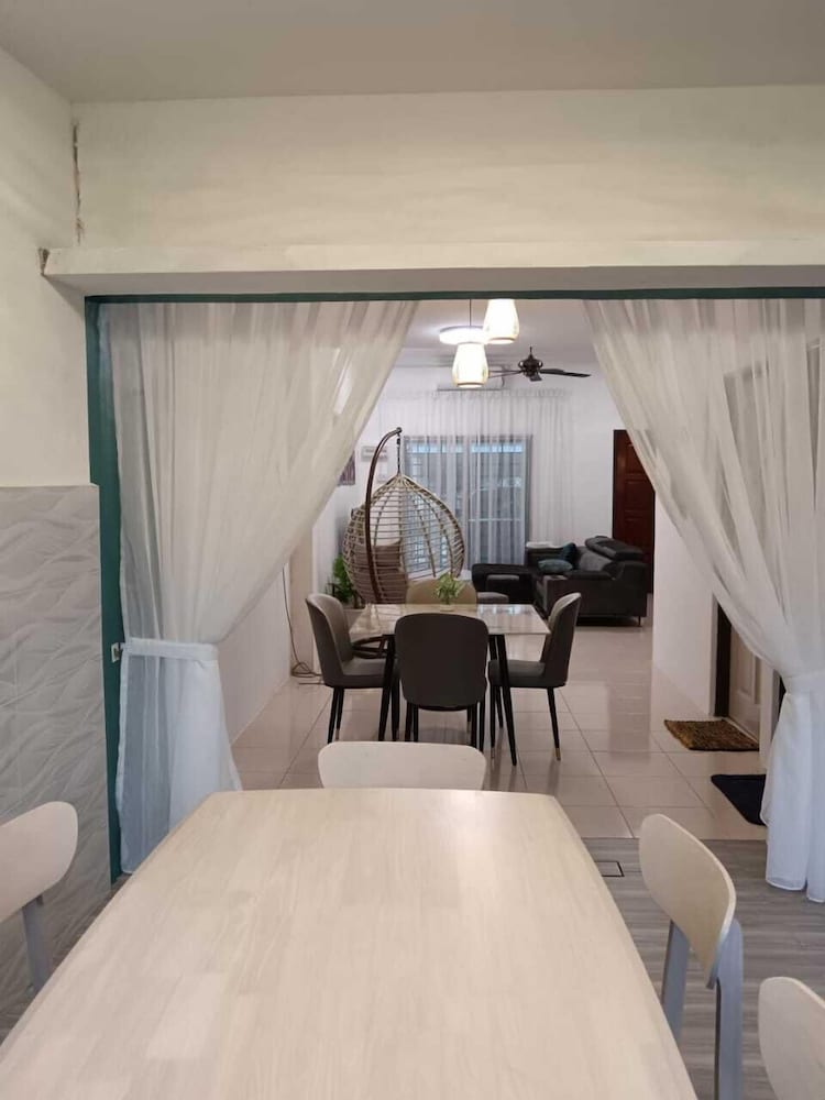 Jess Oasis Stay Tambun