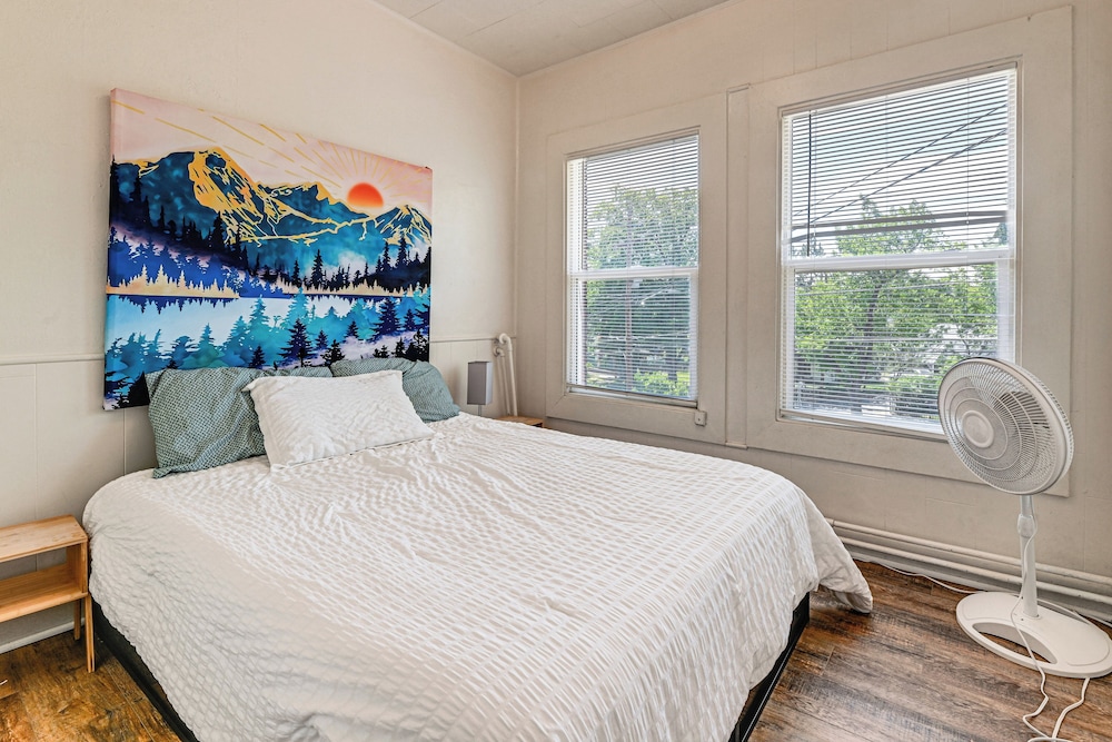 Charming Klamath Falls Apt: Walk to Downtown! view 2