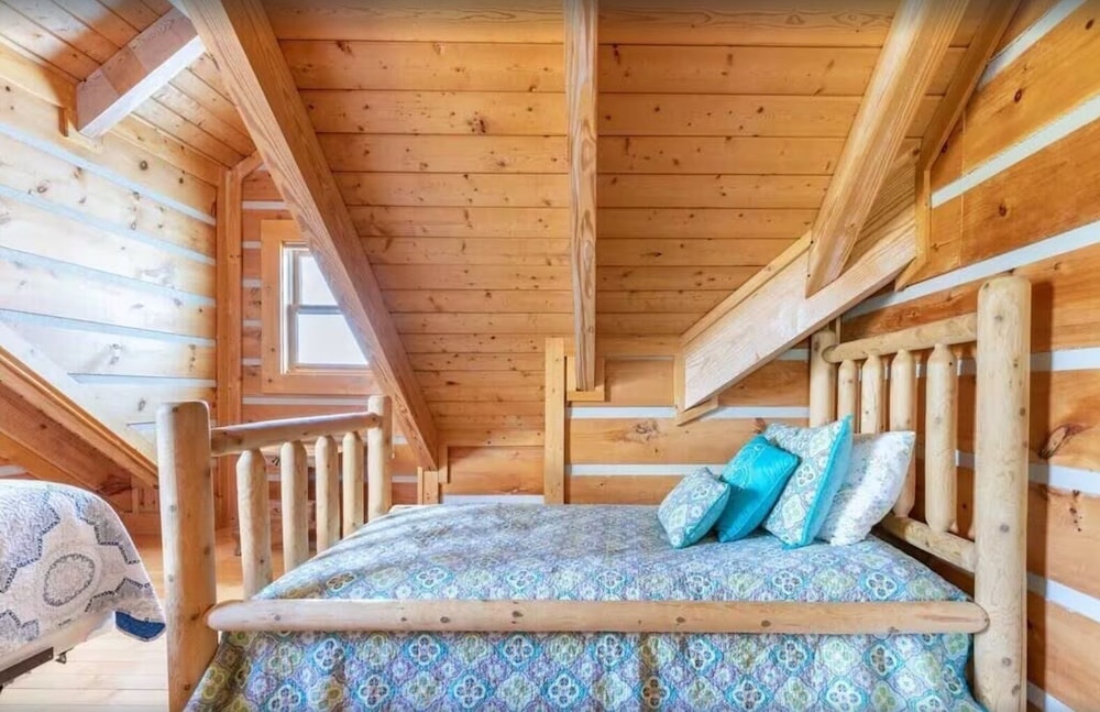 Family Adventure Lodge 5 Bedroom Cabin by RedAwning view 5